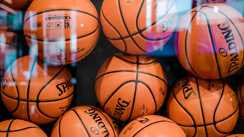 西甲联赛皇家马德里球员在伯纳乌球场庆祝进球的瞬间